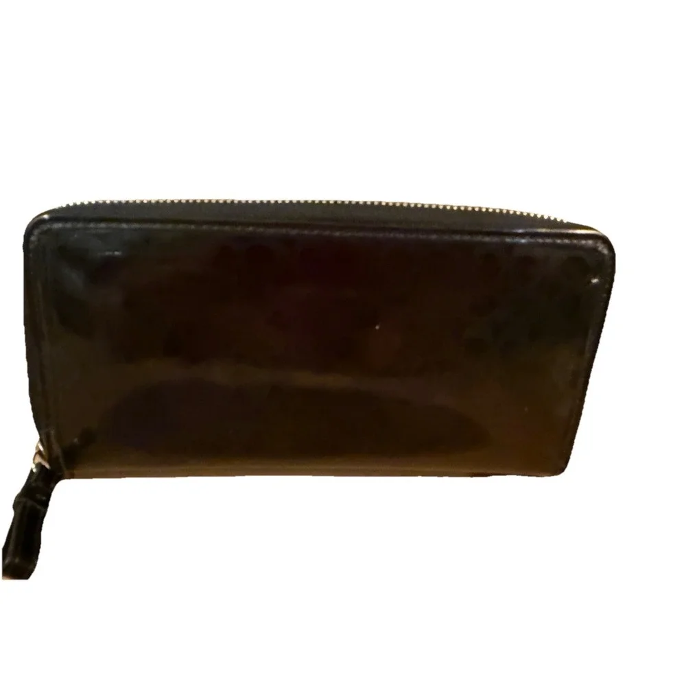 Coach Perforated Embossed Liquid Gloss Leather Black Accordian Zip Wallet Logo❤️